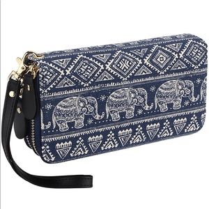 NWOT Elephant 🐘 Wristlet Wallet